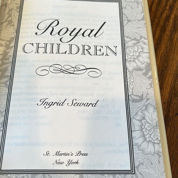 Rare hardcover “Royal Children” - Ingrid Seward and hardcover “William and Kate” - Picture 5 of 11